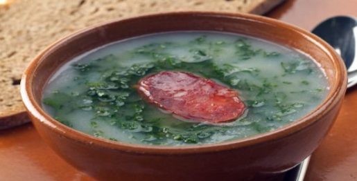 caldo verde com coentros - Receitas da Tia Céu