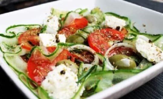 Salada de Abacate com Queijo Feta