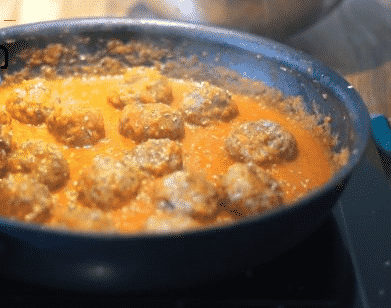 Almôndegas com Molho de Tomate e Vegetais​