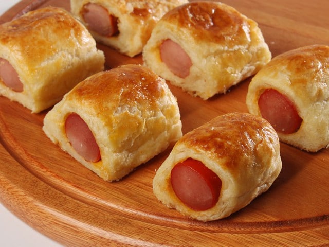 Mini folhados de salsicha