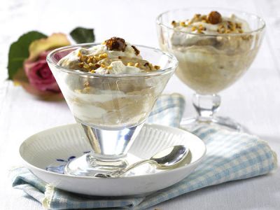 Mousse de Iogurte com Pêra Rocha e Avelã