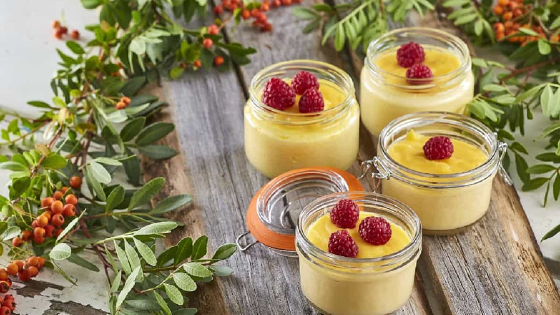 Leite Creme com Molho de Framboesas