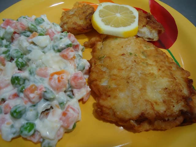 Filetes com Salada Russa