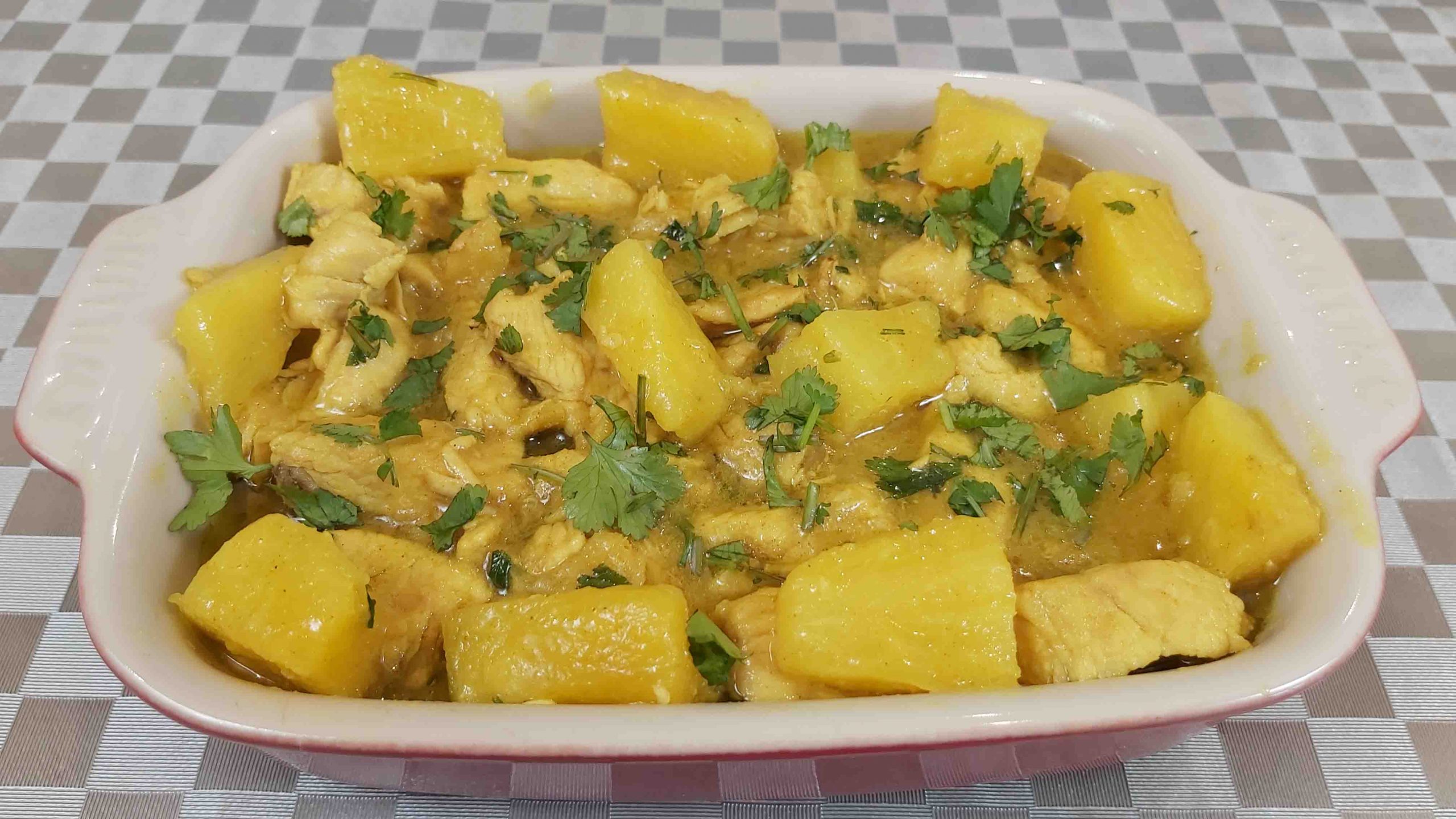 Frango Salteado com Ananás e Alho Francês